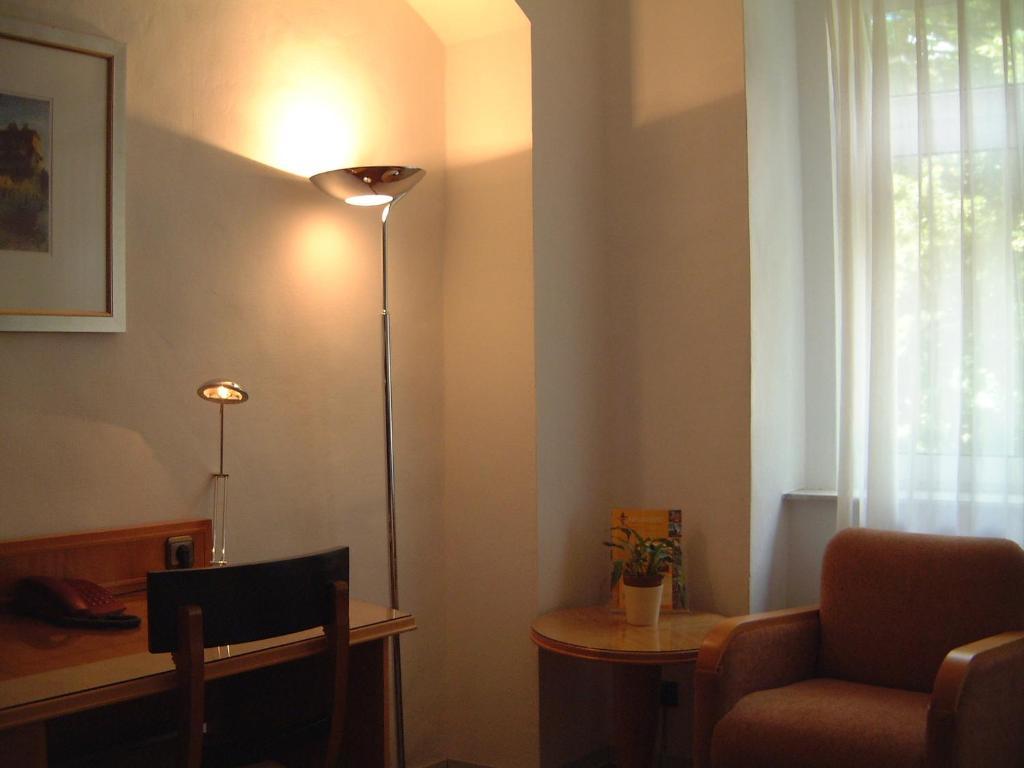 Hotel Restaurant Toscana Naumburg Δωμάτιο φωτογραφία